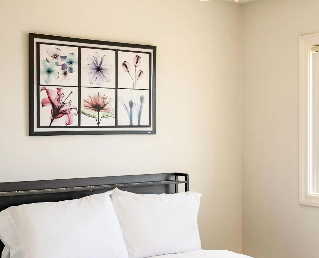 Holiday home Spacious Family Retreat W Garden & Modern Comfort Ontario