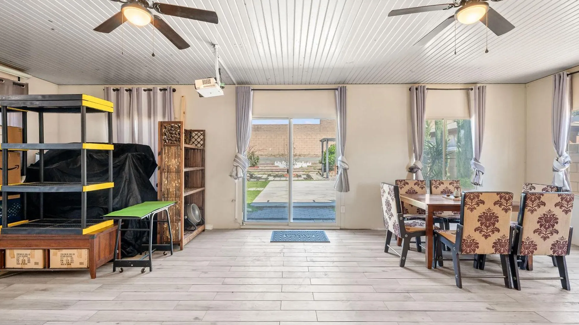 Spacious Family Retreat W Garden & Modern Comfort Ontario 0*,