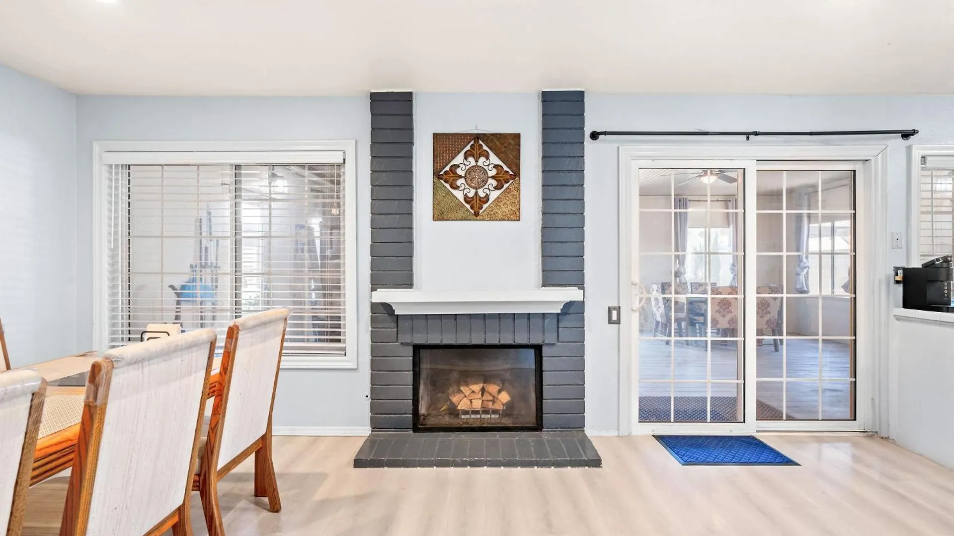 Spacious Family Retreat W Garden & Modern Comfort Ontario